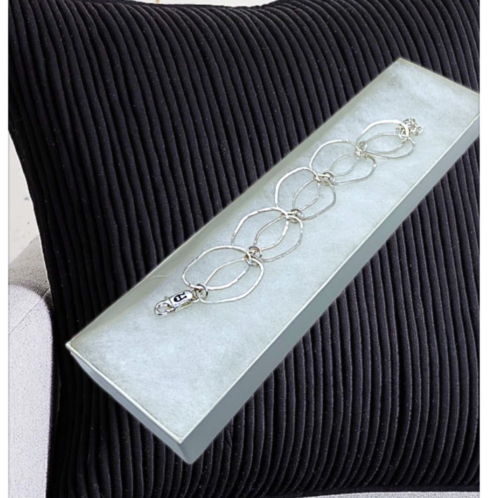 Textured Double Ovals Silver Bracelet - Picture 2 of 3
